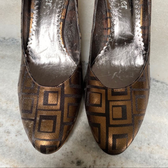 Bronze Metallic Print Pumps - Picture 2 of 8